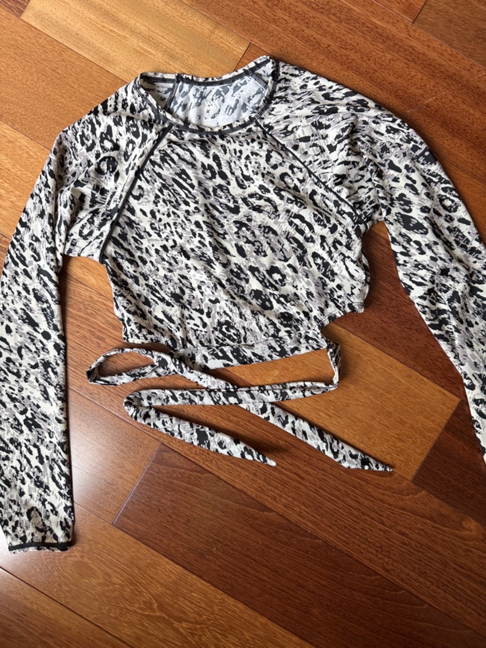 Long Sleeve Leopard Print Spandex Crop Top